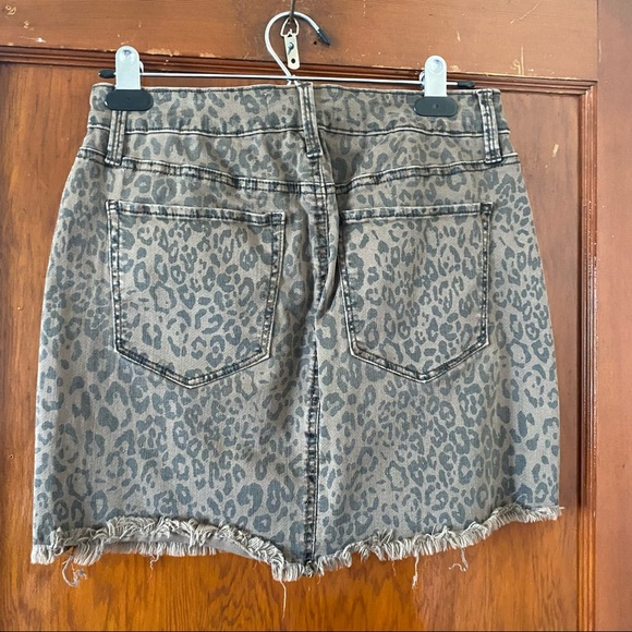 Mudd Cheetah Print Frayed Denim Skirt - Picture 5 of 6